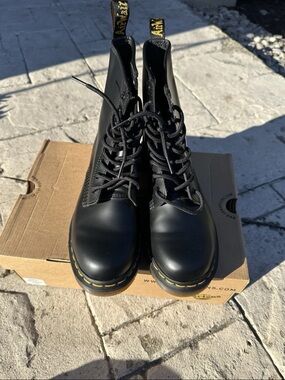 Dr. Martens 1460 W Women’s Size 8 Boots